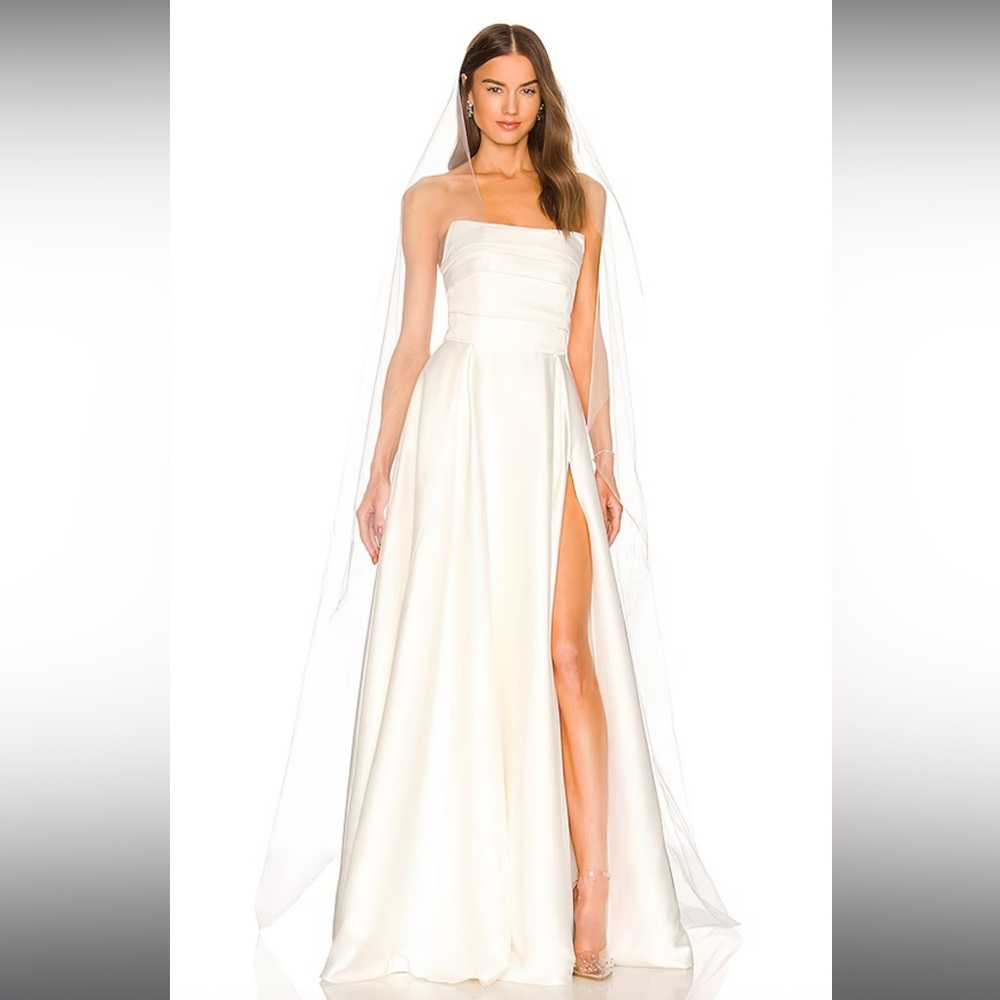 x REVOLVE Heidi Gown in White Sau Lee wedding dress size 4